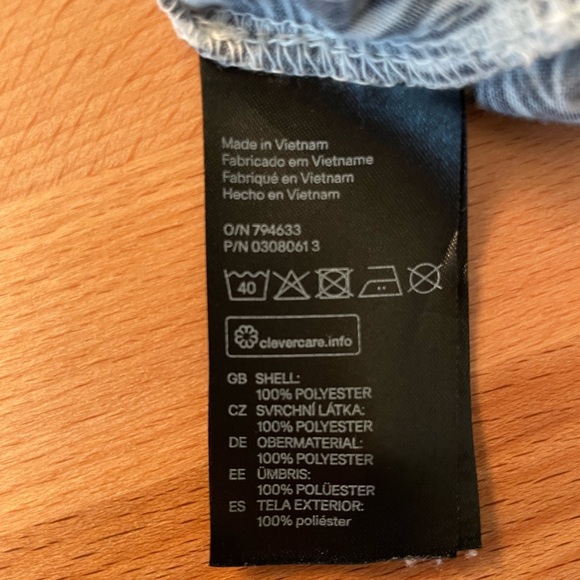 Two H&M patterned summer-weight women’s shirts - Picture 6 of 6